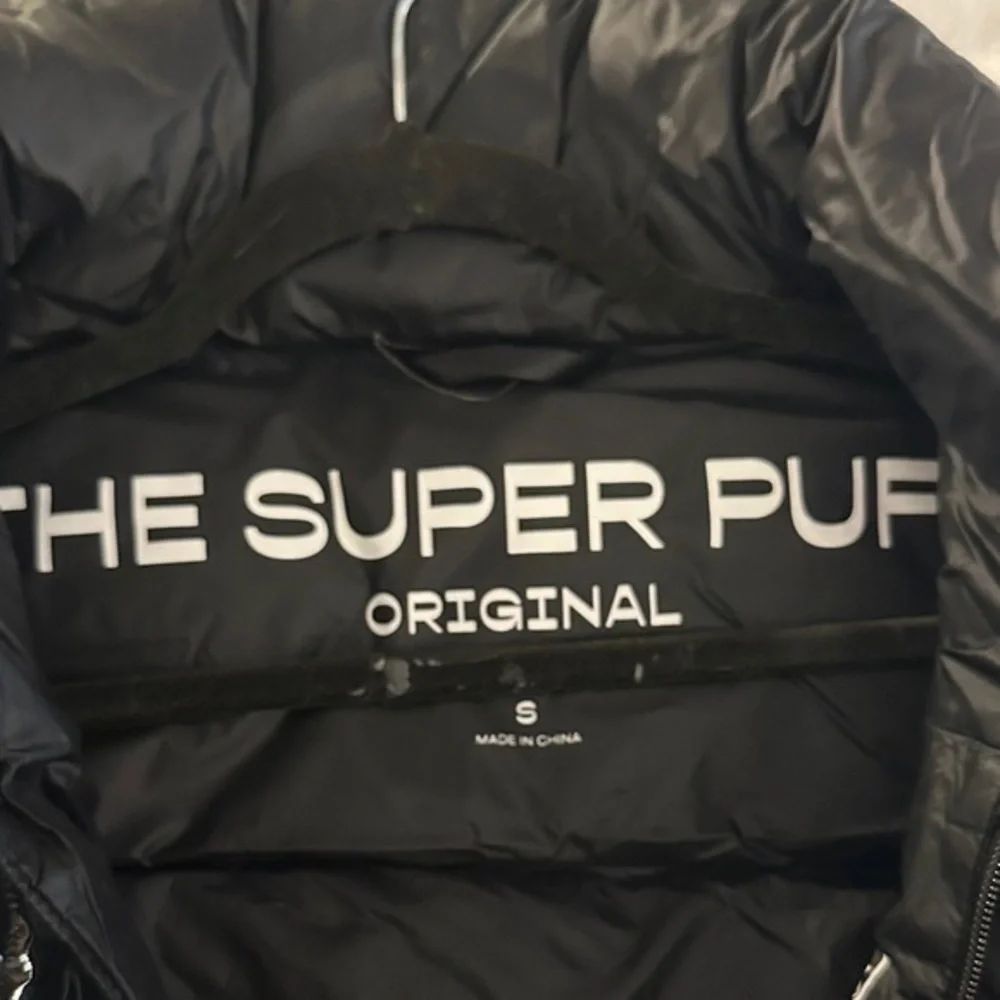 The Super Puff Aritzia Jacket - Picture 2 of 5